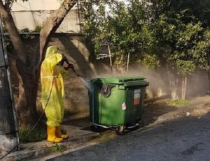 Ηράκλειο : Τα συνεργεία του Δήμου  απολυμαίνουν  και καθαρίζουν σήμερα  στους δρόμους της Καναπίτσας