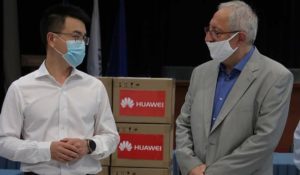 Μαρούσι : Χορηγία 100 tablets της Huawei στο Δήμο Αμαρουσίου