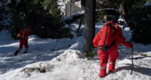 Ελληνικός Ερυθρός Σταυρός «Προσέφερε πρώτες βοήθειες και είδη πρώτης ανάγκης σε κατοίκους που παραμένουν αποκλεισμένοι»