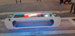 Αγία Παρασκευή: 2 smart ηλιακά παγκάκια τοποθετήθηκαν στον πεζόδρομο της κεντρικής πλατείας