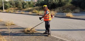 Μαρούσι : Αυτοψία του Δημάρχου Αμαρουσίου Θ. Αμπατζόγλου στις εργασίες καθαρισμού διαζώματος επί της οδού Πεντέλης