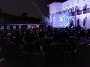 Πεντέλη: «ATHENS OPEN AIR FILM FESTIVAL Στο Μέγαρο Δουκίσσης Πλακεντίας» Σε μια εντυπωσιακή προβολή παρουσίασε τον επετειακό ΔΡΑΚΟΥΛΑ του Φράνσις Φορντ Κόπολα 