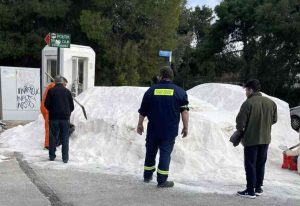 Κηφισιά: Στους δρόμους από τα ξημερώματα  οι αλατιέρες του Δήμου