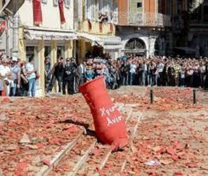 11.Το Μεγάλο Σάββατο στην Κέρκυρα - Το έθιμο Μπότηδες