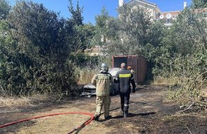 Κηφισιά: Φωτιά σε σταθμευμένο αυτοκίνητο σε   ιδιωτικό οικόπεδο στη Νέα Κηφισιά