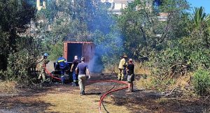 Κηφισιά: Φωτιά σε σταθμευμένο αυτοκίνητο σε   ιδιωτικό οικόπεδο στη Νέα Κηφισιά