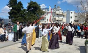 Λυκόβρυση Πεύκη: Με μουσική, κέφι και χορό γιορτάστηκαν τα Κούλουμα στο Δήμο