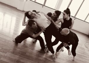 «Θέατρο Τόπος Αλλού» Χορός : Η Ομάδα Χορευτές παρουσιάζει το GRAVITY