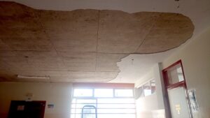 Ηράκλειο Αττικής : Κατά τη διάρκεια της νύχτας κατέρρευσε μέρος της οροφής του 3ου Γενικού Λυκείου
