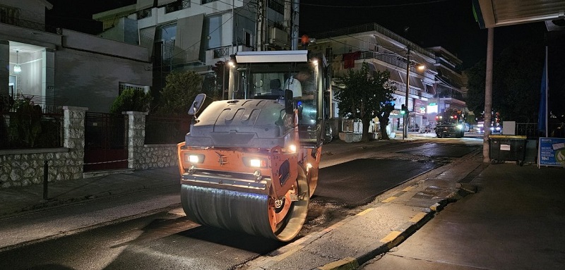 Ηράκλειο Αττικής:  Εργασίες ασφαλτόστρωσης κατά μήκος της λεωφόρου Ηρακλείου