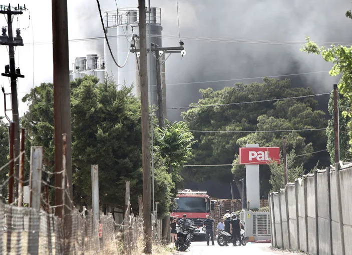Κηφισιά: Φωτιά μετά από έκρηξη σε εργοστάσιο στην περιοχή Πανόραμα της Κάτω Κηφισιά