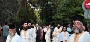 Λυκόβρυση Πεύκη: Δοξολογία και περιφορά της εικόνας των Αγίων Αποστόλων στην Άνω Πεύκη