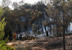 Γλυκά Νερά: Φωτιά το μεσημέρι στον Υμηττό – Οι δυνάμεις της πυροσβεστικής οριοθέτησαν την πυρκαγιά