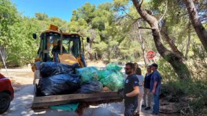 Κηφισιά: Με δυναμική συμμετοχή πολιτών πραγματοποιήθηκε  η εθελοντική δράση καθαρισμού του Δήμου στο Δάσος Φασίδερη