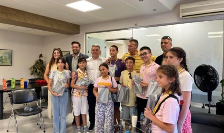 Νέα Ιωνία:  Υποδοχή στο Δημαρχείο από τον Δήμαρχο Π. Μανούρη των φιλοξενούμενων παιδιών από την αδελφοποιημένη πόλη της Alaya