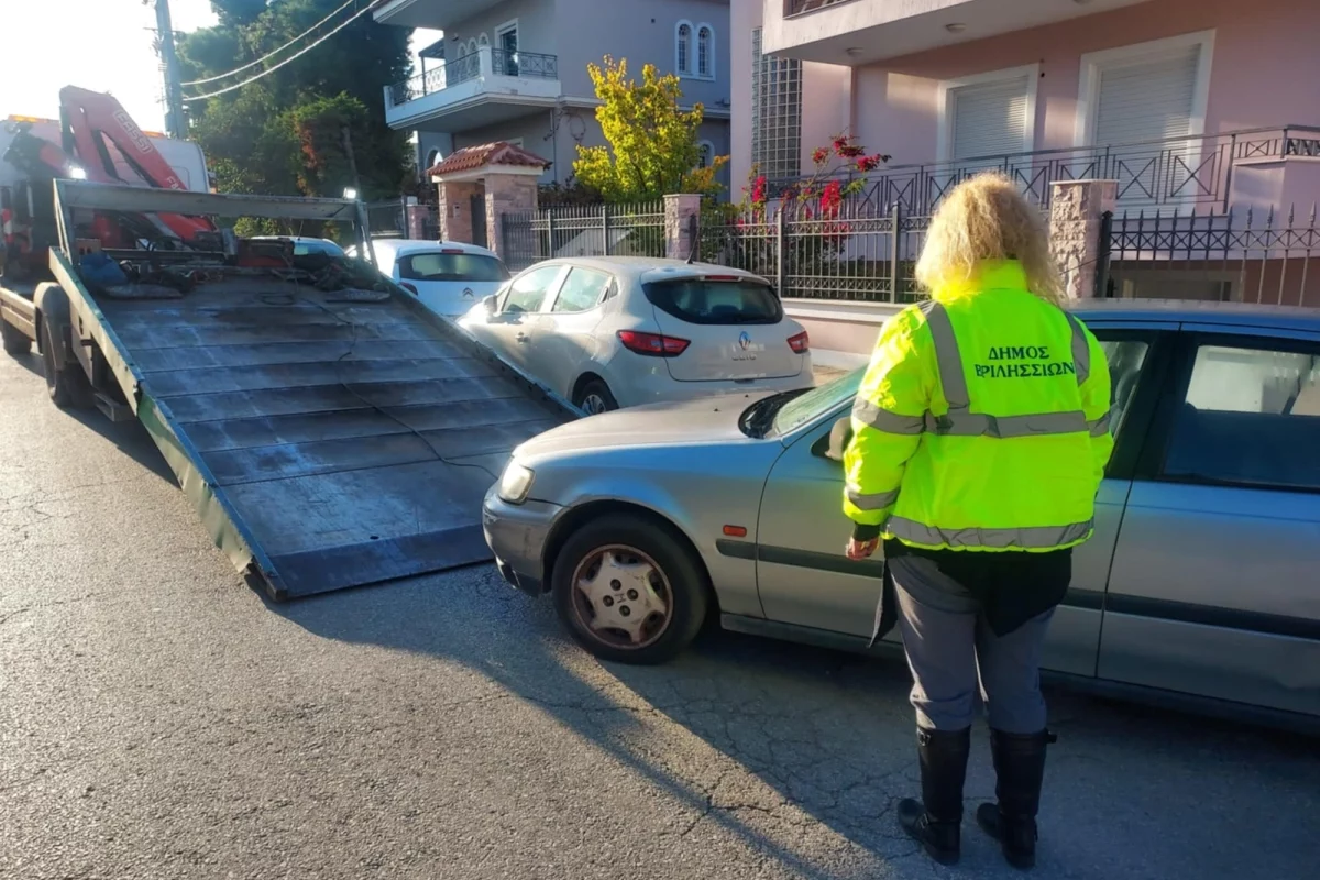 Βριλήσσια: Περισυλλογή εγκαταλελειμμένων οχημάτων από το οδικό δίκτυο της πόλης