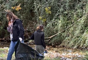 Κηφισιά: Μικροί-μεγάλοι συμμετείχαν στη δράση καθαρισμού του ποταμού Κηφισσού