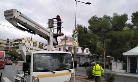 Λυκόβρυση Πεύκη: Αφαιρέθηκαν από την Λεωφόρο Ειρήνης οι Παράνομες αφίσες από τον Δήμο