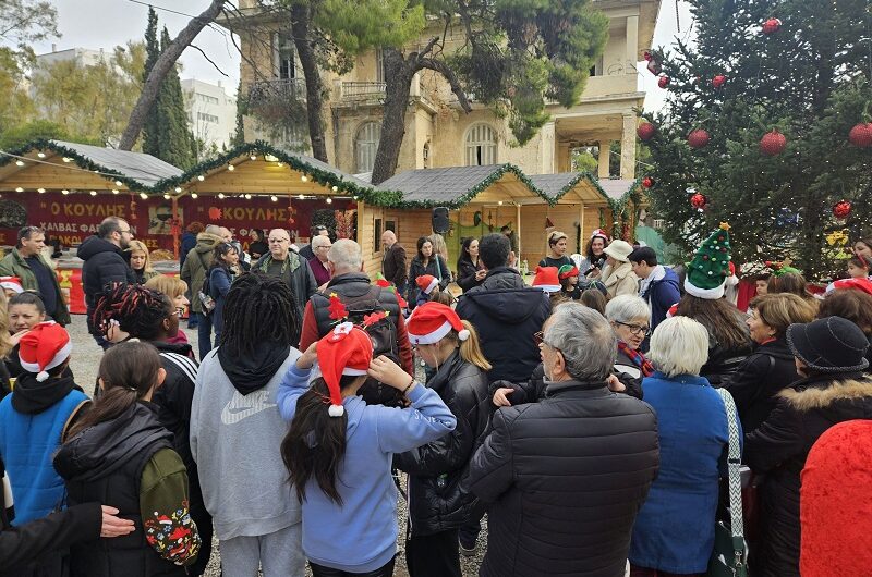 Ηράκλειο Αττικής: Παιδιά από τα Παιδικά Χωριά SOS φιλοξένησε στο Χριστουγεννιάτικό του Χωριό ο Δήμος