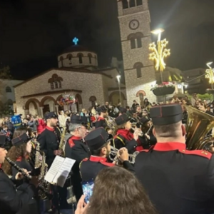 Βριλήσσια: Φωταγωγήθηκε το Χριστουγεννιάτικο Δέντρο της πόλης