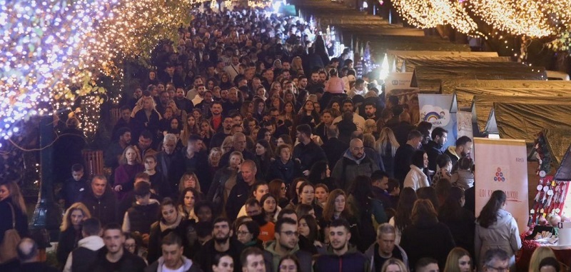 Περιφέρεια Αττικής:  Λαμπερό ρεβεγιόν με τον Χρήστο Μάστορα και τις «Μέλισσες» στο Χριστουγεννιάτικο Χωριό της Περιφέρειας Αττικής