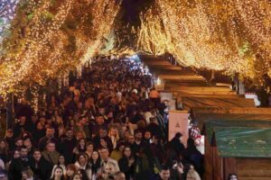 Περιφέρεια Αττική:  Άνοιξε τις πύλες του το Χριστουγεννιάτικο Χωριό της Περιφέρειας στο Πεδίον Άρεως