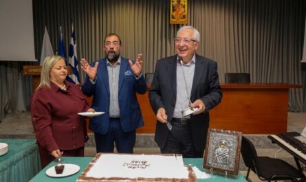 Μαρούσι : Την Πρωτοχρονιάτικη πίτα των μελών του ΚΑΠΗ έκοψε ο Δήμαρχος Αμαρουσίου