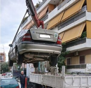 Λυκόβρυση Πεύκη: Ακόμα 6 εγκαταλελειμμένα οχήματα απομακρυνθήκαν από τον Δήμο