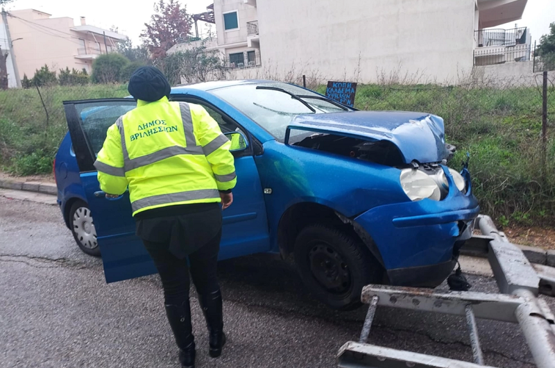 Βριλήσσια: Συνεχίζεται εντατικά η περισυλλογή εγκαταλελειμμένων οχημάτων από το οδικό δίκτυο