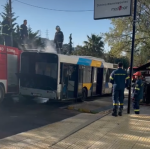 Πεντέλη: Φωτιά το πρωί σε Λεωφορείο της Νέας Πεντέλης