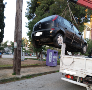 Λυκόβρυση Πεύκη: Συνεχίζεται η απομάκρυνση εγκαταλελειμμένων οχημάτων στον Δήμο